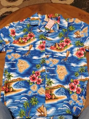 Men's Blue Hawaiian Floral Short-Sleeve Button-Down Shirt
